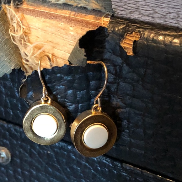 Gold Dangle Earrings. - Picture 3 of 5